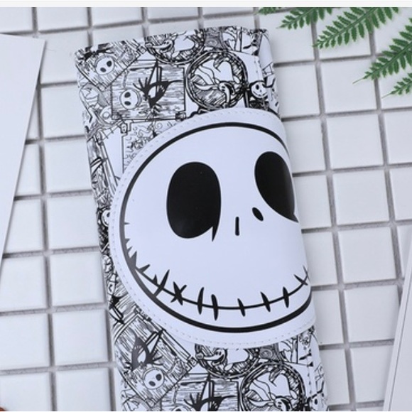 Unisex Nightmare Before Christmas magnetic buckle wallets. white or black - Picture 3 of 7